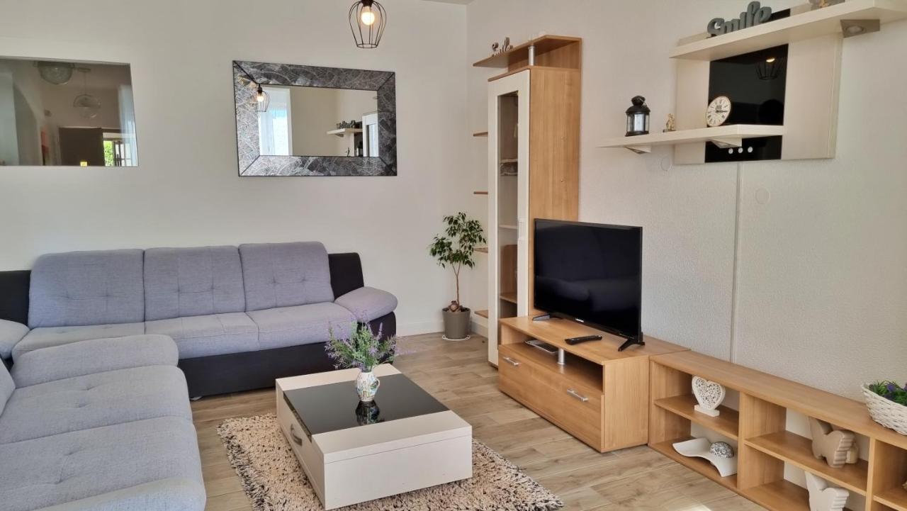 Apartments Slado Оміш Екстер'єр фото