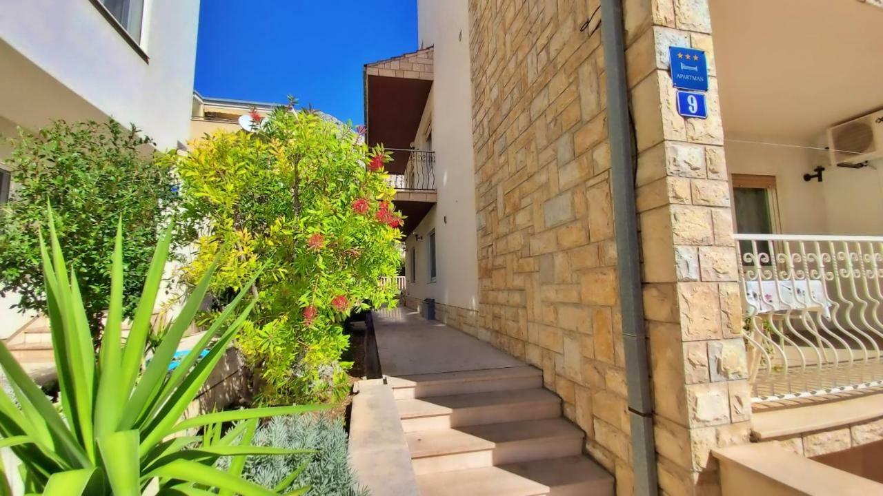 Apartments Slado Оміш Екстер'єр фото
