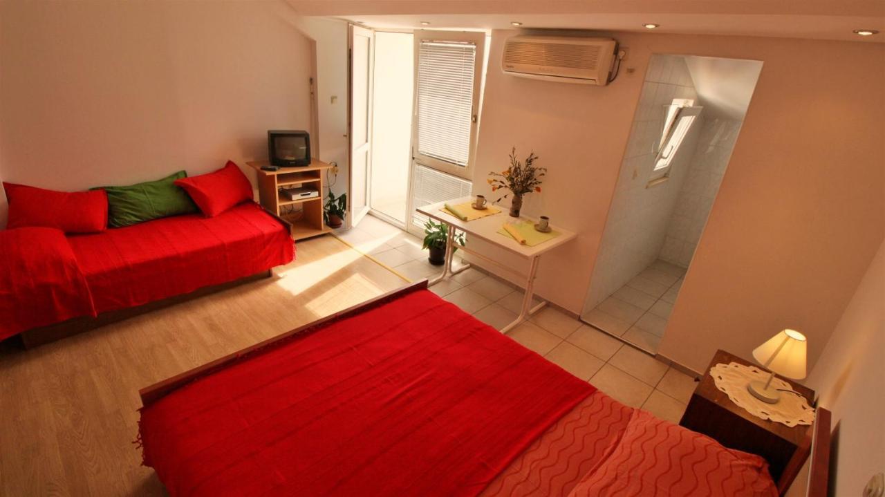 Apartments Slado Оміш Екстер'єр фото